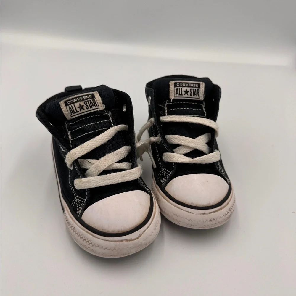 Converse Toddler Boy Girl Size 7 Black and White Kids High Tops Sneakers Shoes